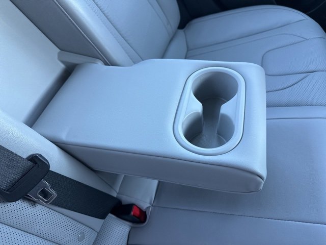 Used 2023 Hyundai Elantra Limited image 37