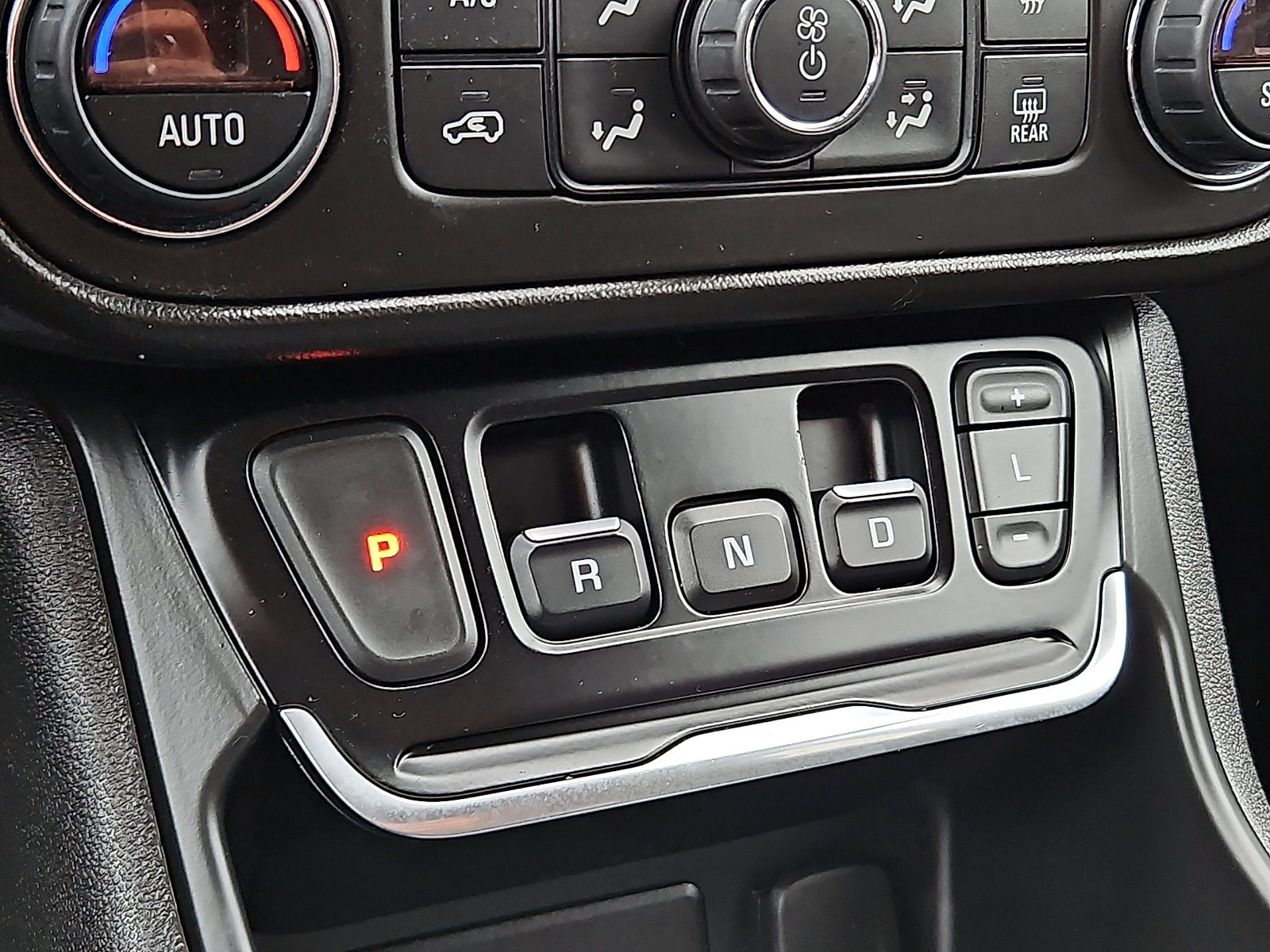 Used 2021 GMC Terrain SLE w/ Driver Convenience Package FWD image 14