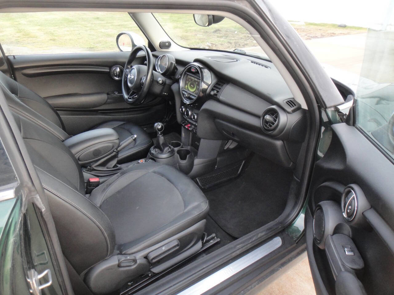 Used 2017 MINI Cooper 2-Door Hardtop image 9