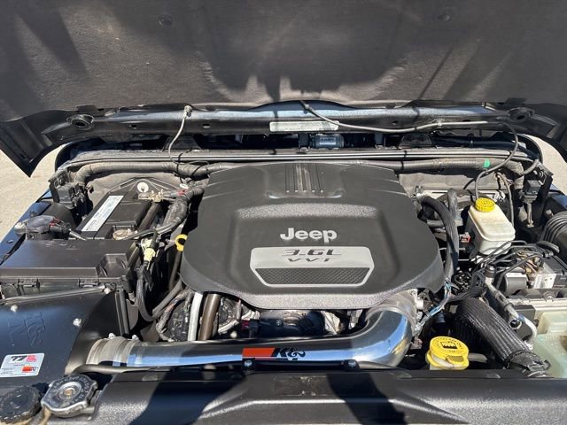 Used 2012 Jeep Wrangler Unlimited Rubicon image 40