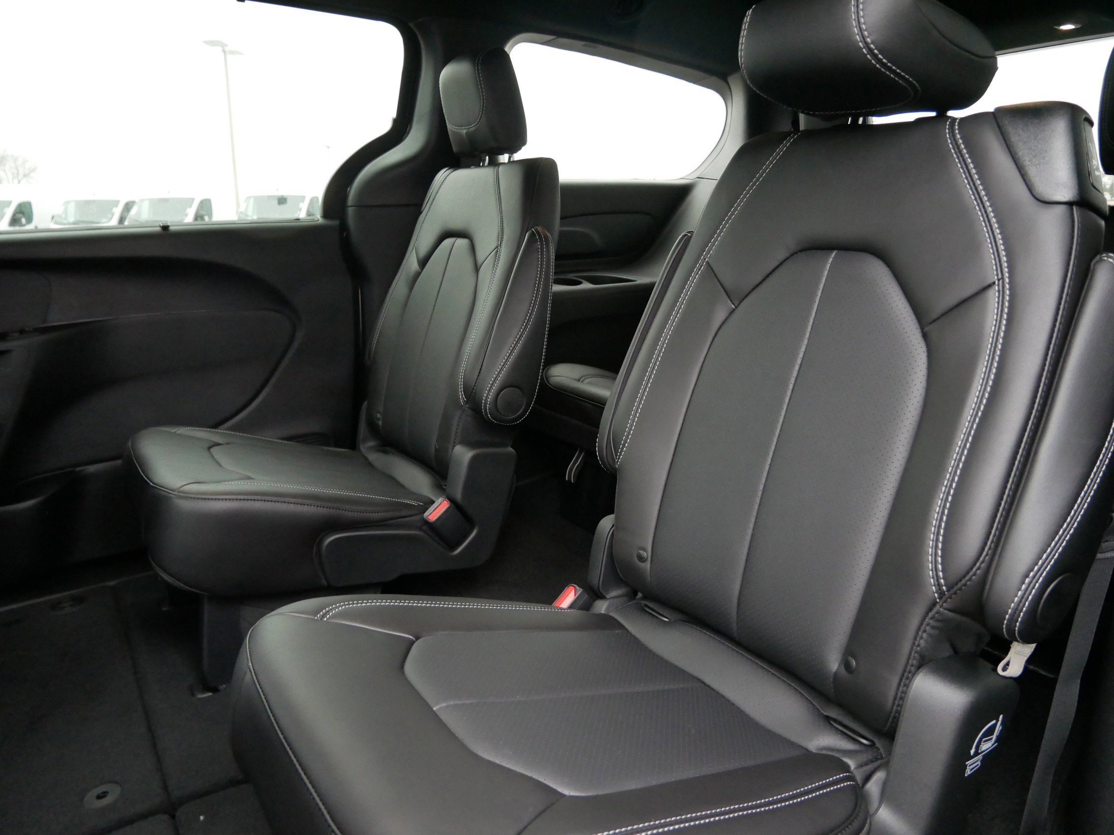 New 2026 Chrysler Pacifica Select AWD/4WD image 11