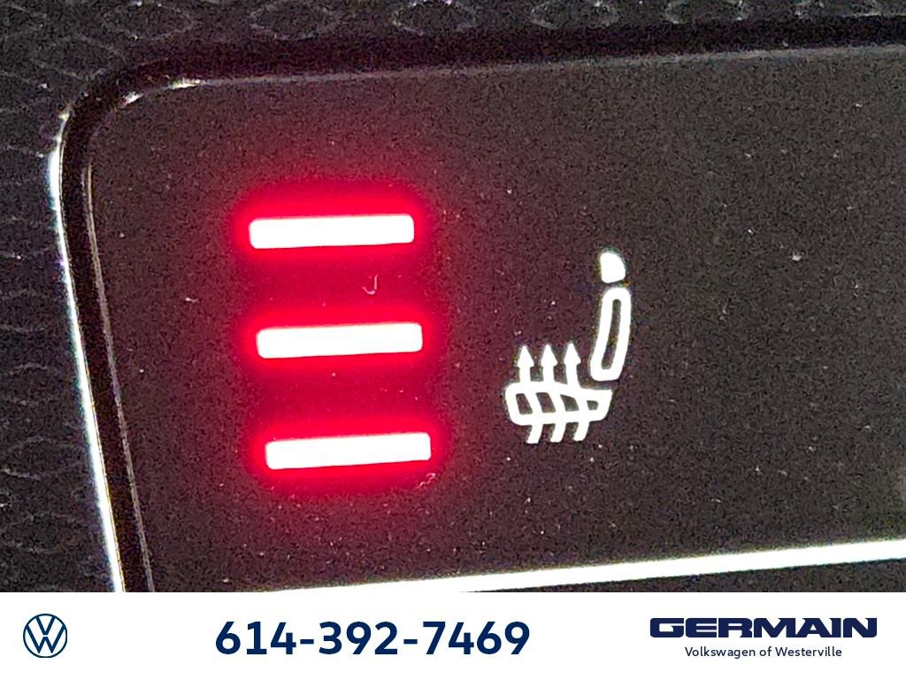 Used 2025 Volkswagen Taos SE image 29