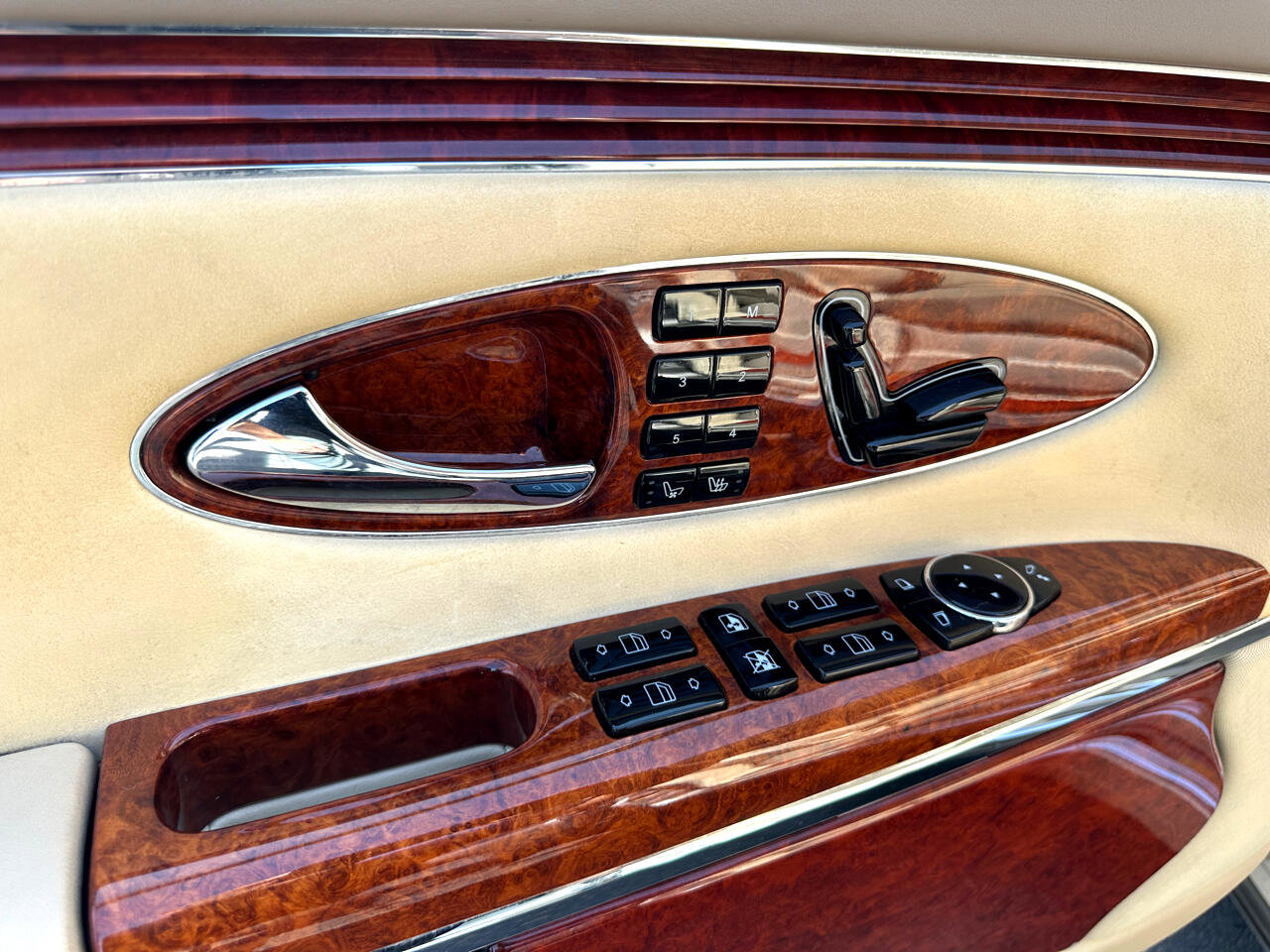 Used 2004 Maybach 57 image 23