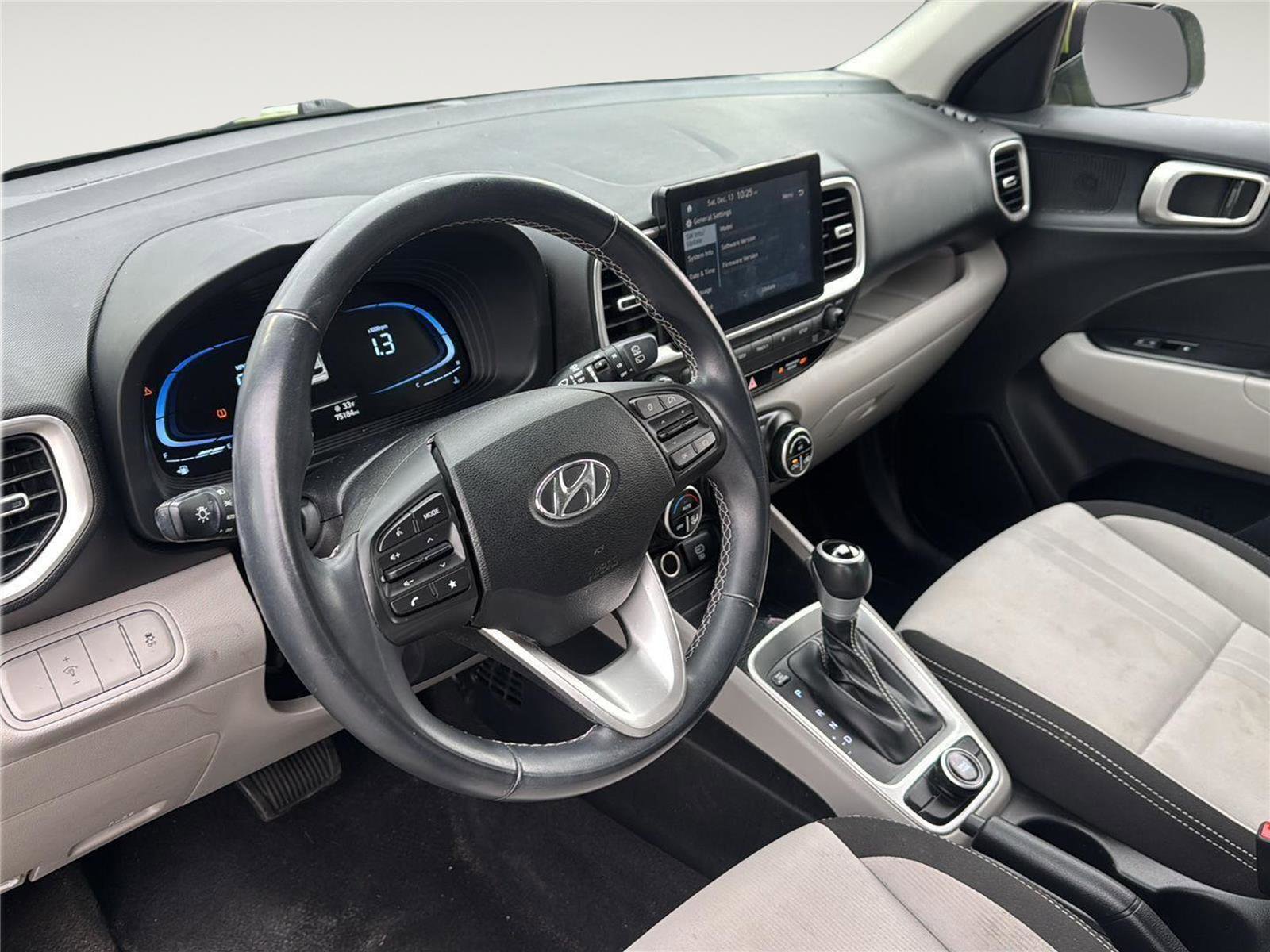 Used 2023 Hyundai Venue SEL w/ Cargo Package image 12