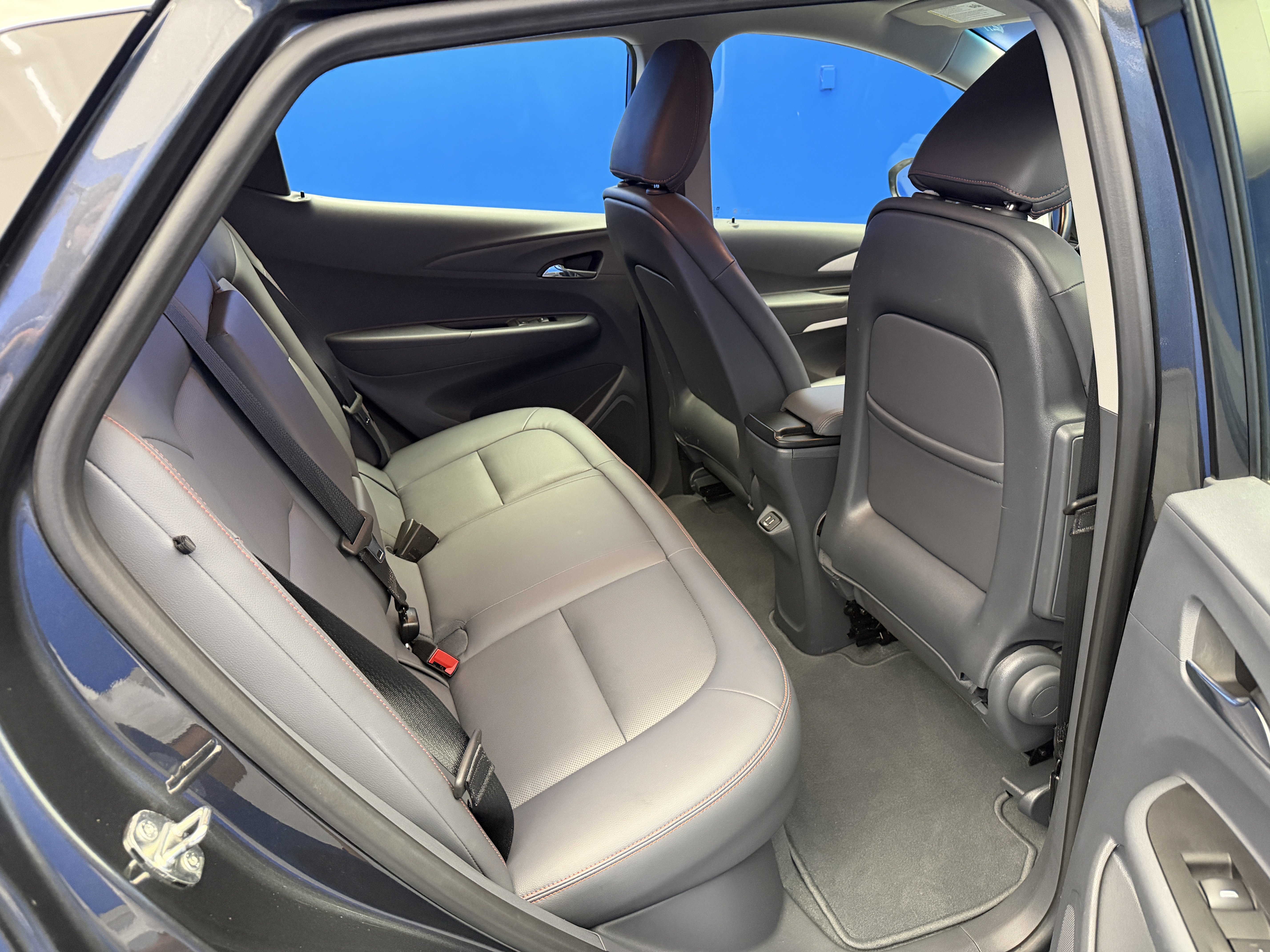 Used 2020 Chevrolet Bolt Premier w/ Infotainment Package FWD image 26