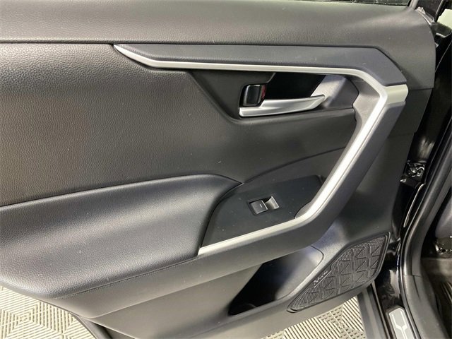 Used 2025 Toyota RAV4 XLE w/ Convenience Package image 28