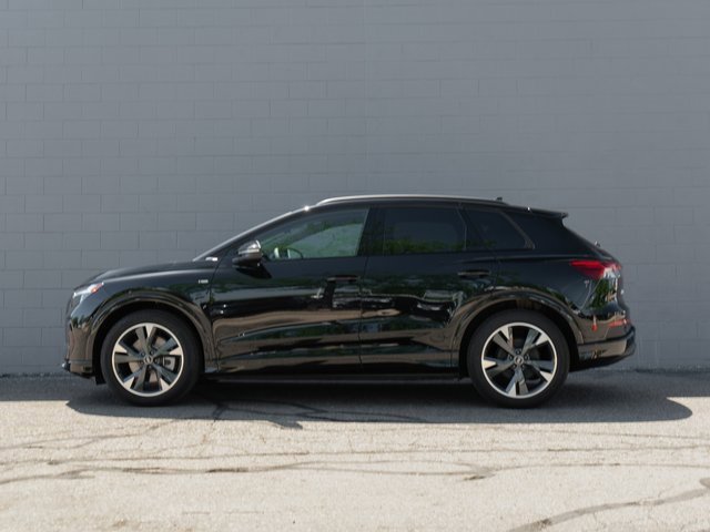 New 2025 Audi Q4 e-tron Premium image 3