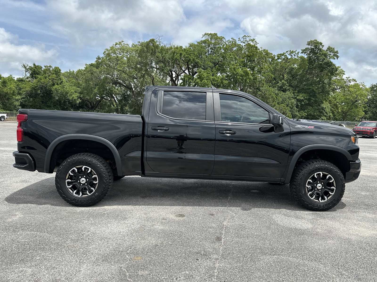 Used 2023 Chevrolet Silverado 1500 ZR2 w/ Technology Package AWD/4WD image 9