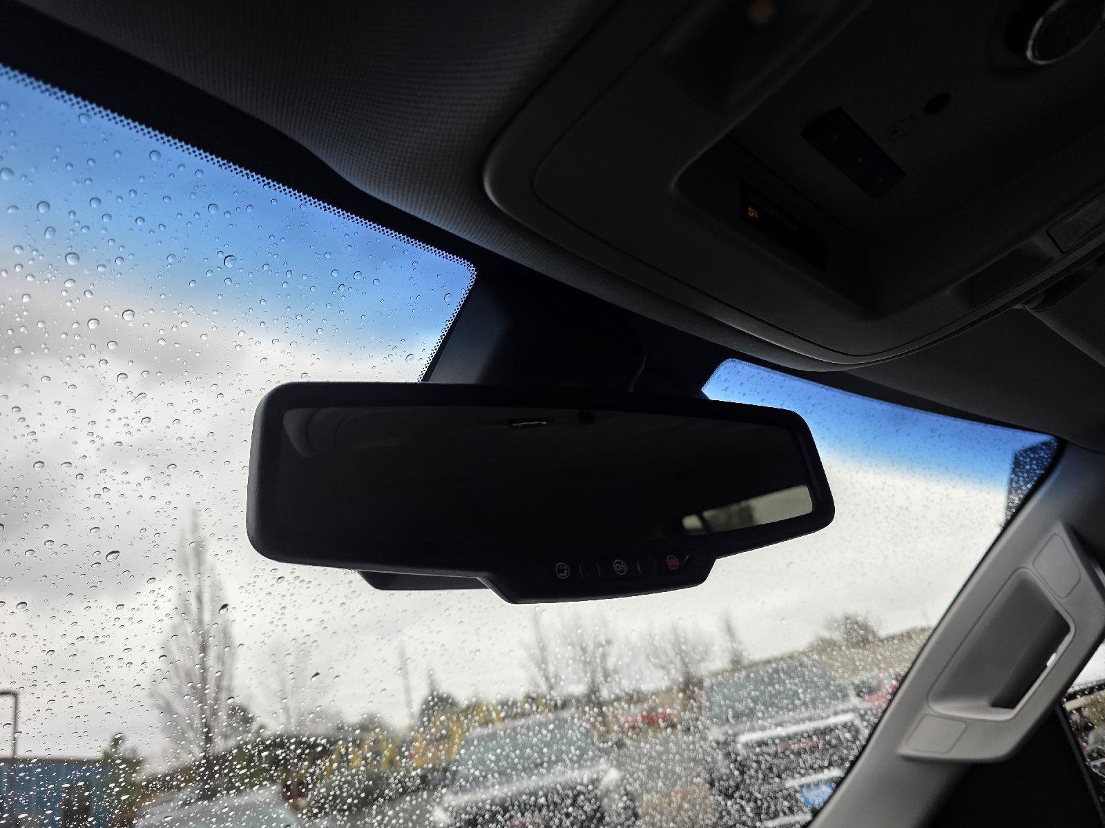 Used 2018 Chevrolet Suburban LT image 19