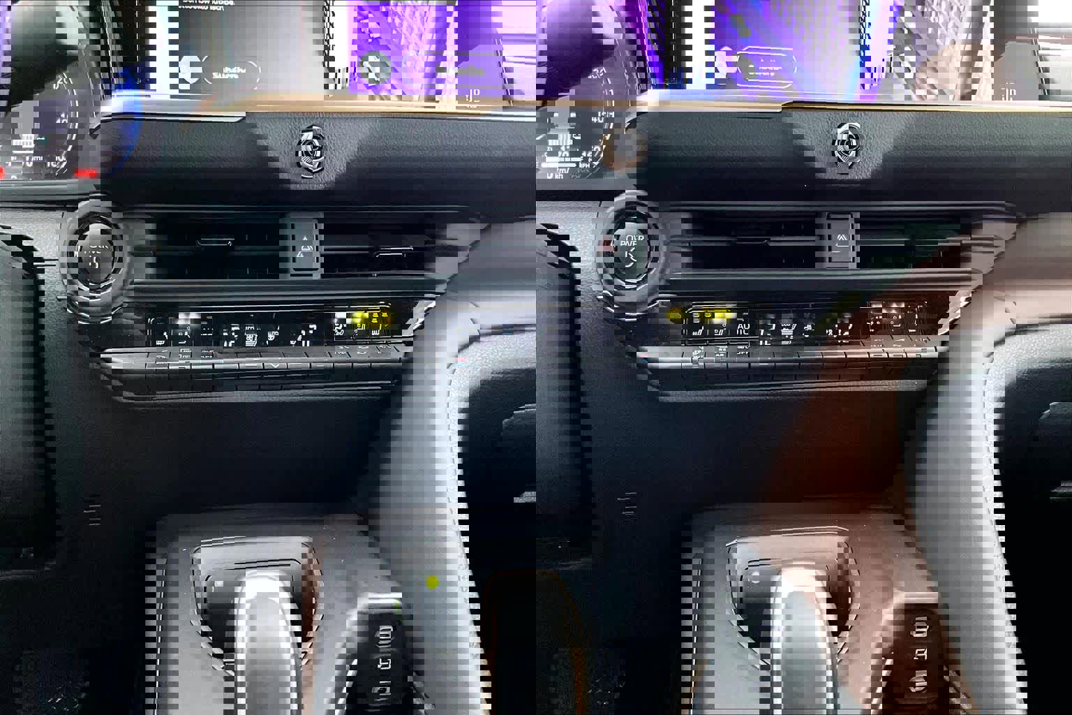 Used 2023 Toyota Crown Limited image 34