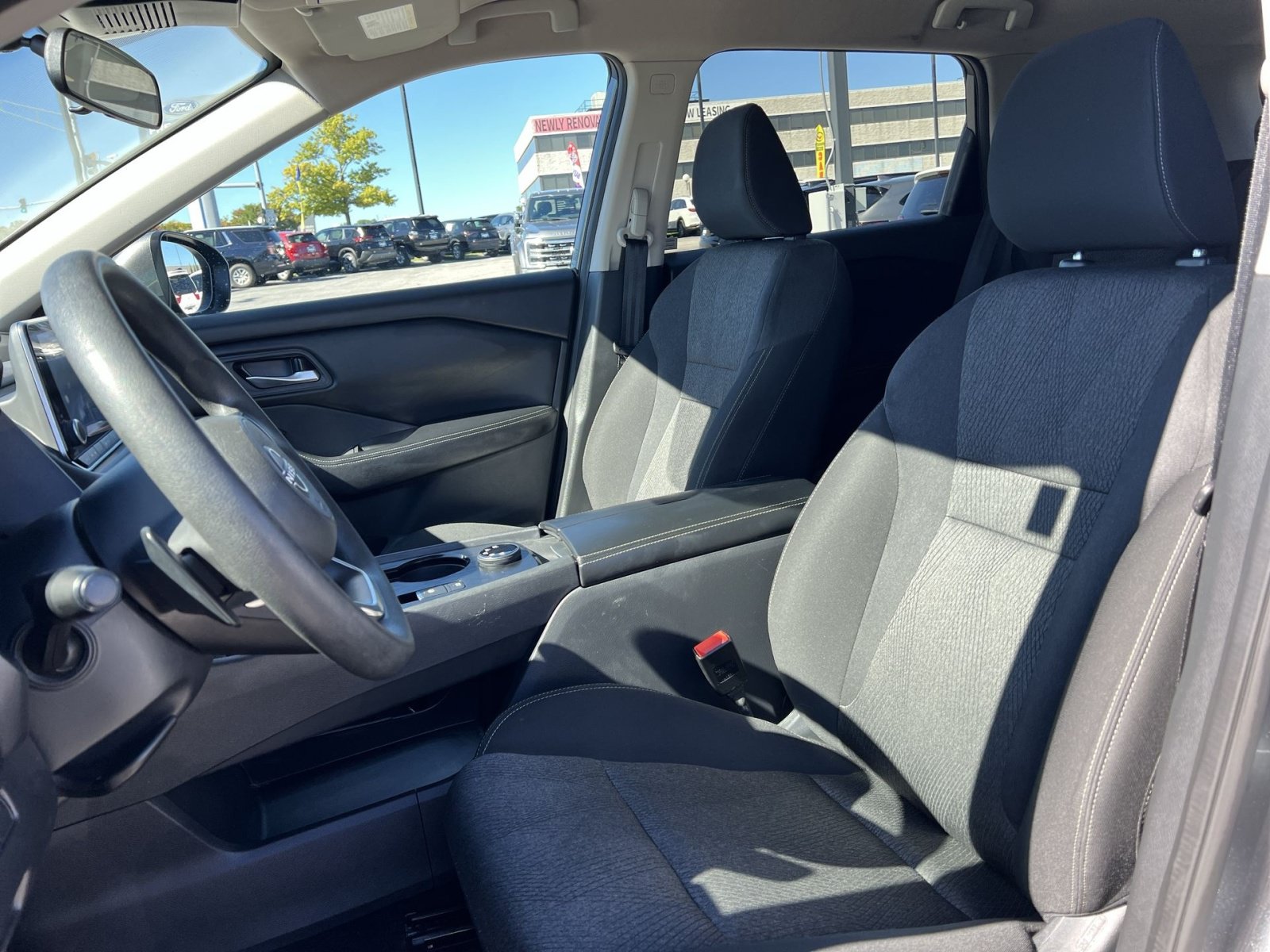 Used 2024 Nissan Rogue SV AWD/4WD image 13