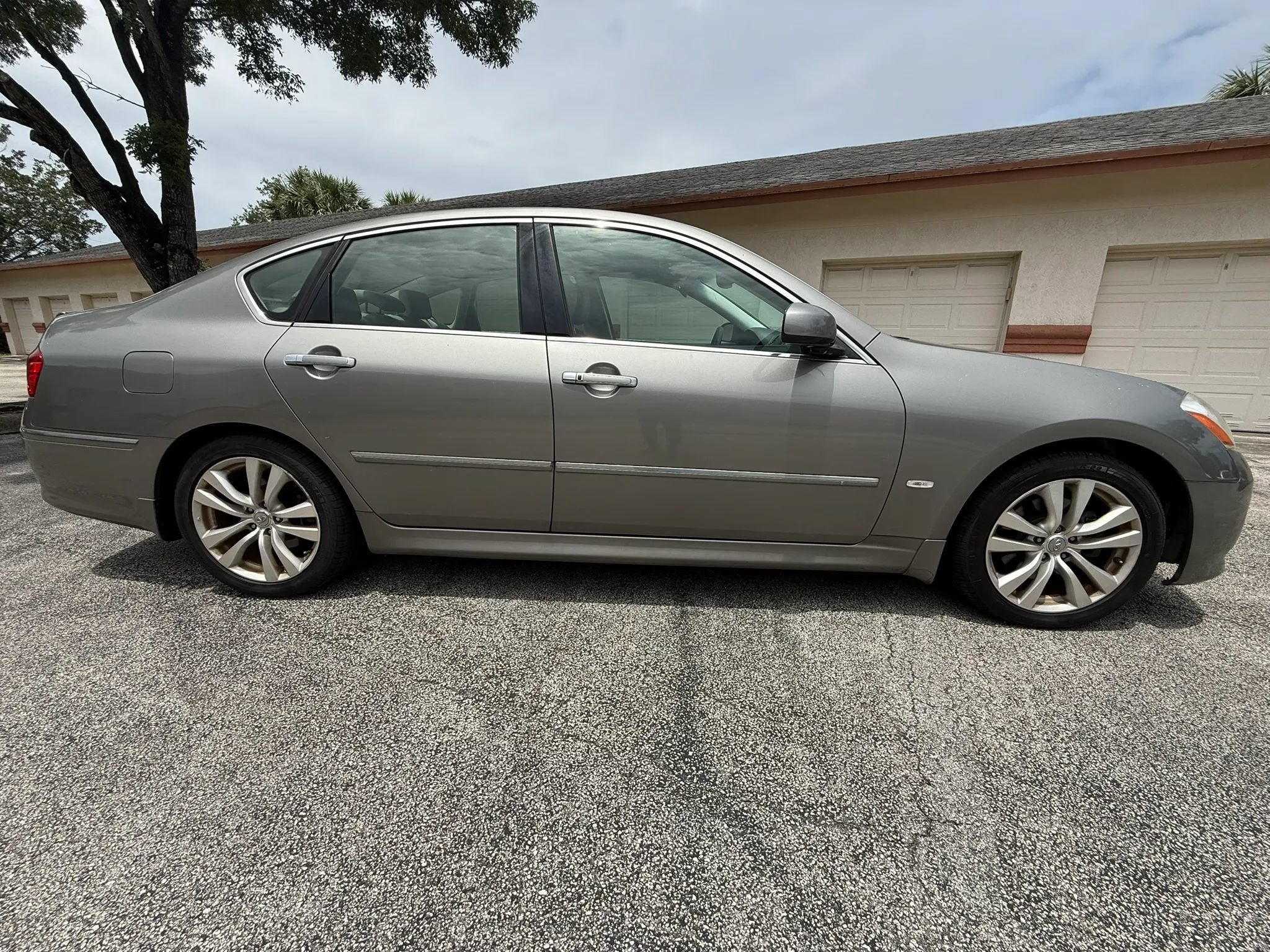 Used 2009 INFINITI M35 w/ Technology Pkg RWD image 5
