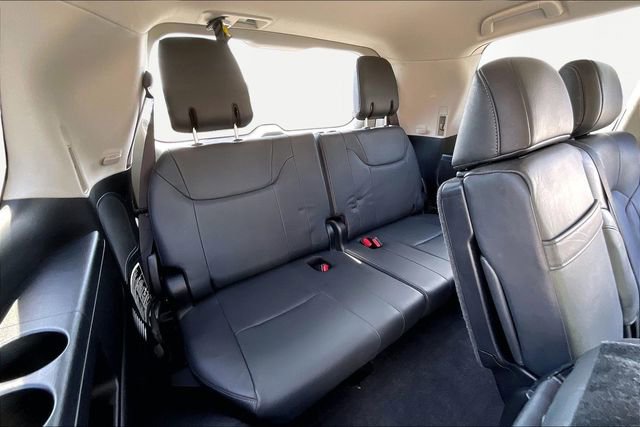 Used 2021 Lexus LX 570 4WD w/ Luxury Package image 18