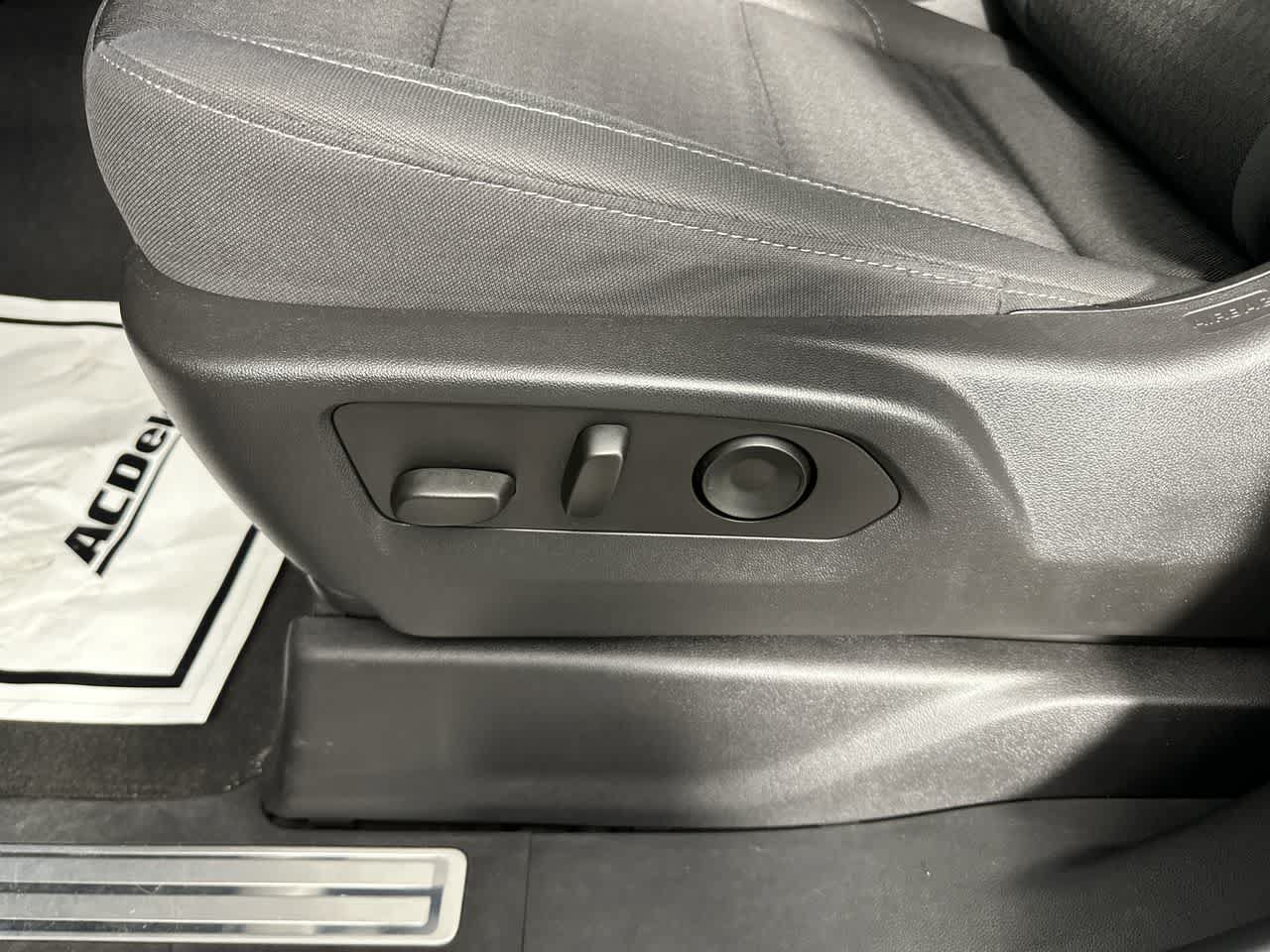 Used 2023 Chevrolet Silverado 1500 LT AWD/4WD image 12
