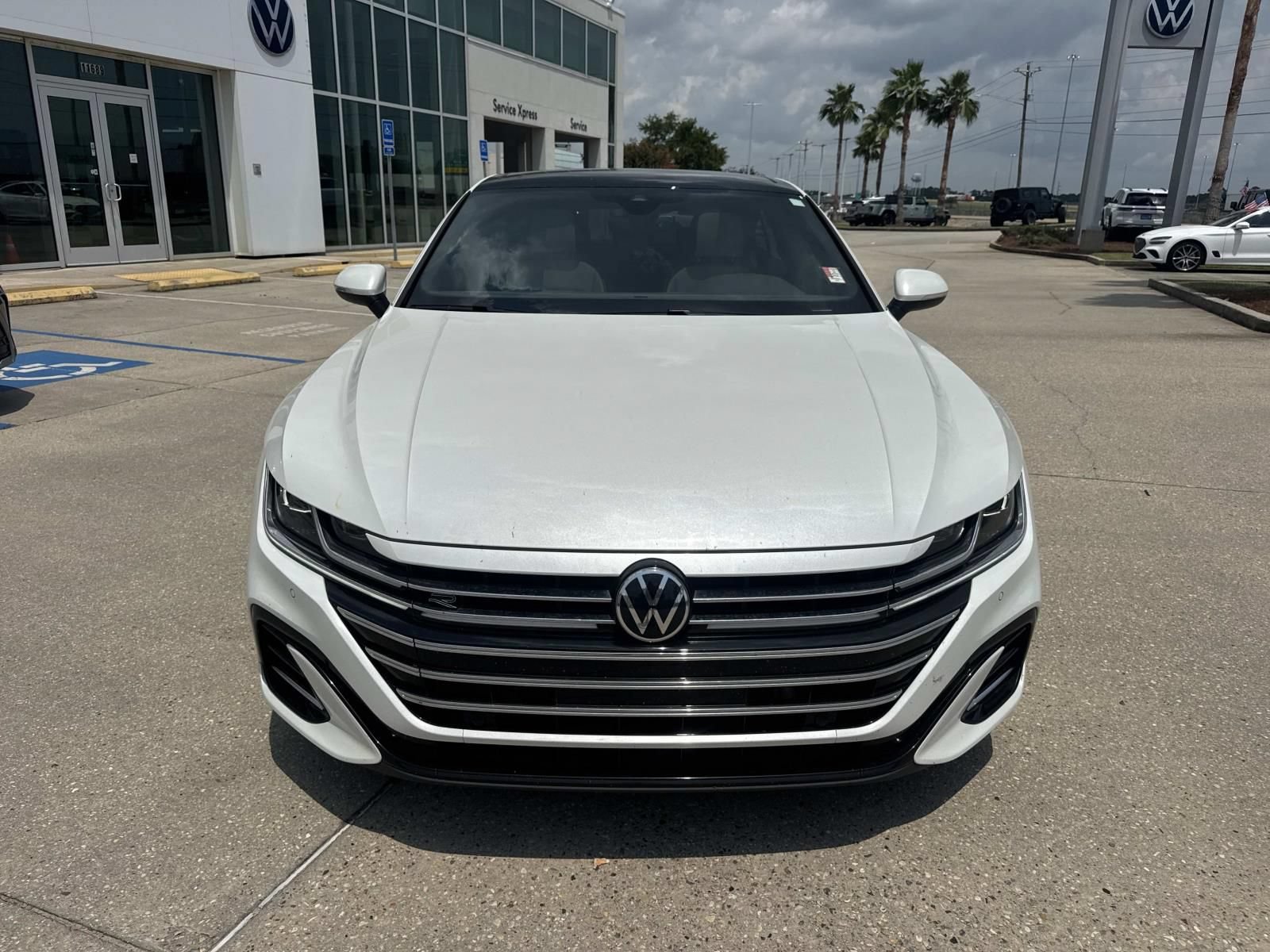 Used 2023 Volkswagen Arteon SEL AWD/4WD image 2