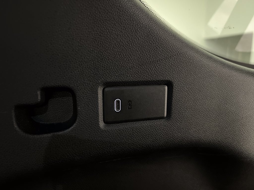 Used 2025 Chevrolet Suburban LT RWD image 34