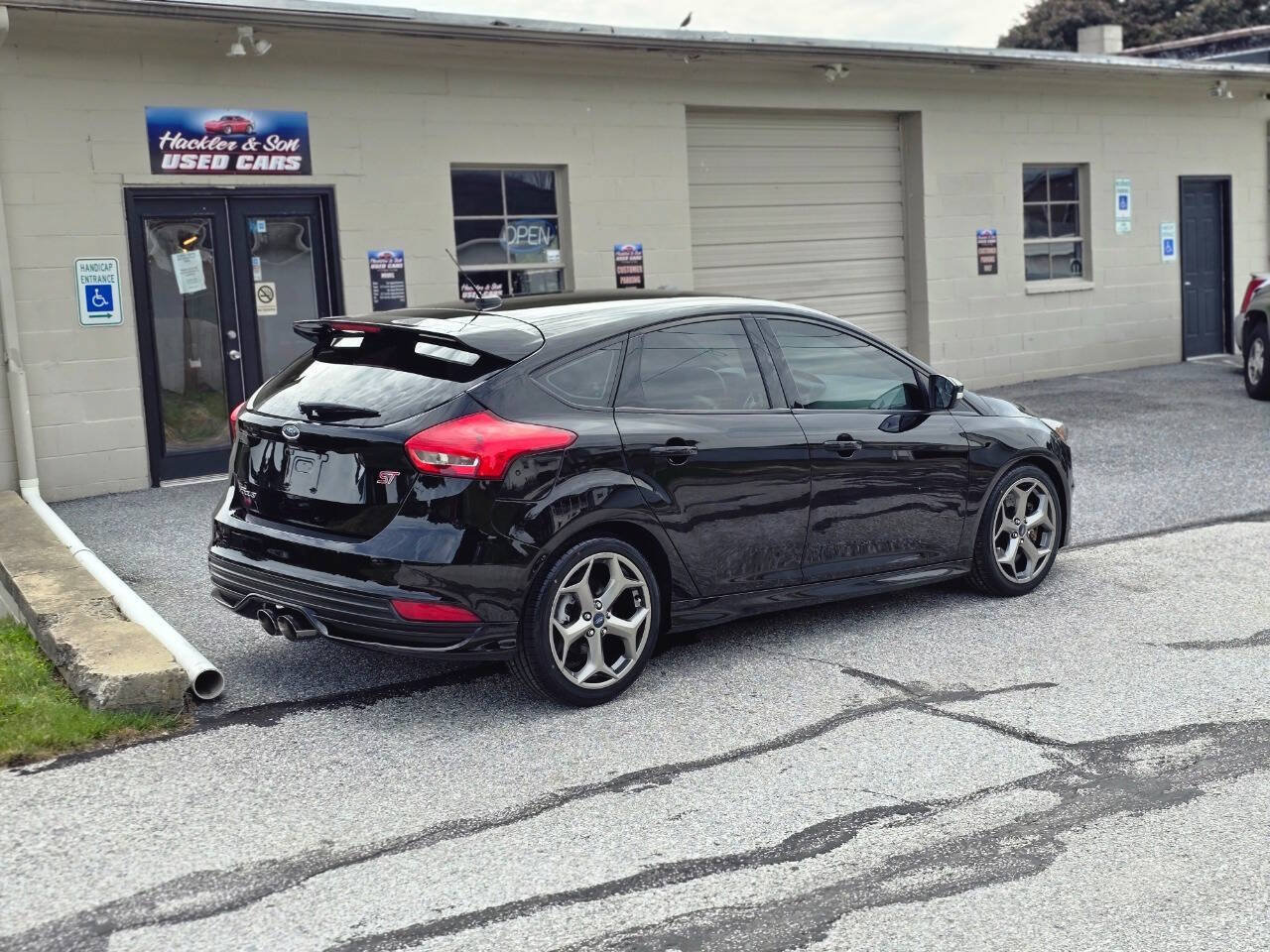 Used 2018 Ford Focus ST FWD image 5