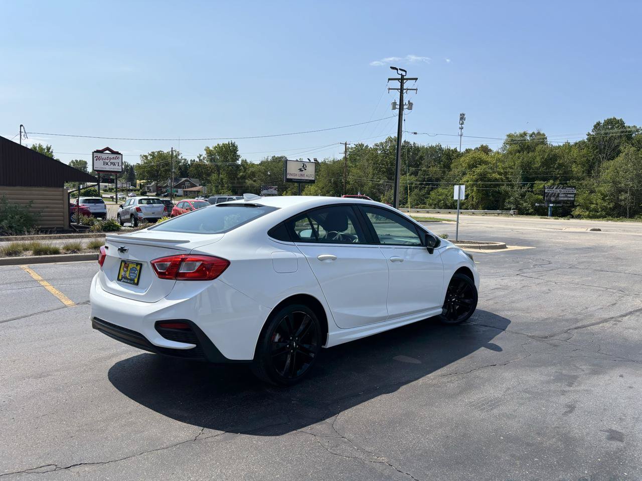 Used 2017 Chevrolet Cruze LT w/ Redline Edition FWD image 9