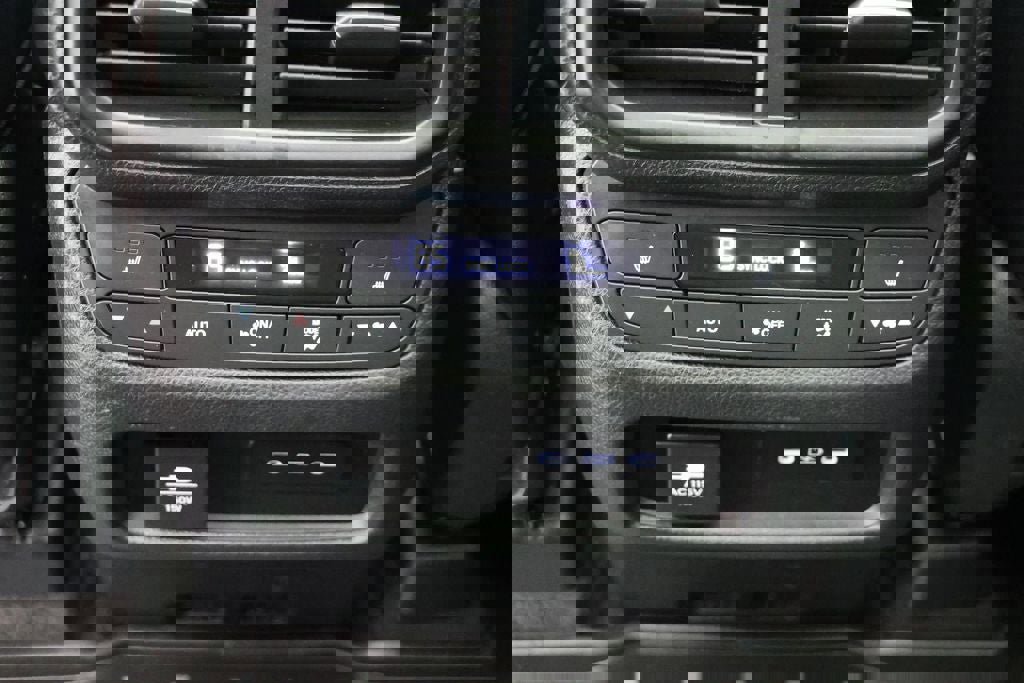 Used 2025 Honda Pilot Black Edition image 12