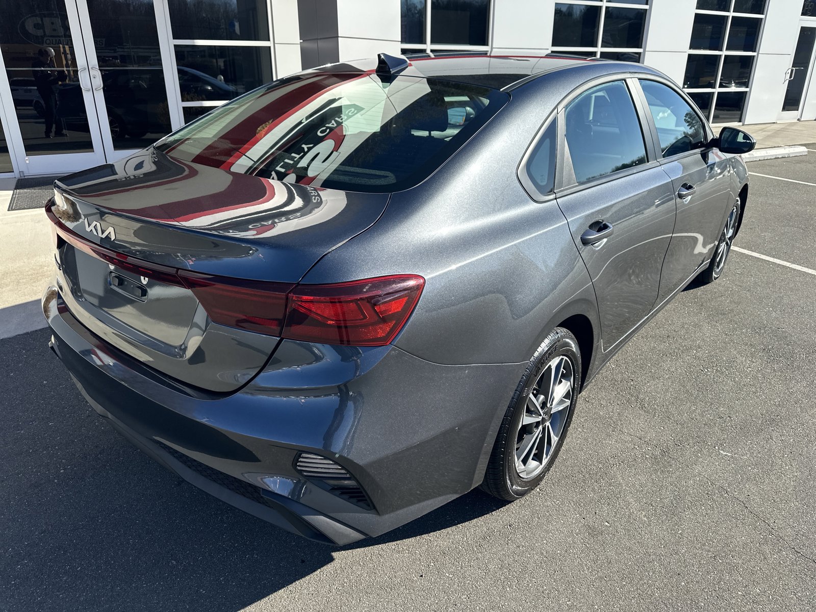 Used 2024 Kia Forte LXS image 8