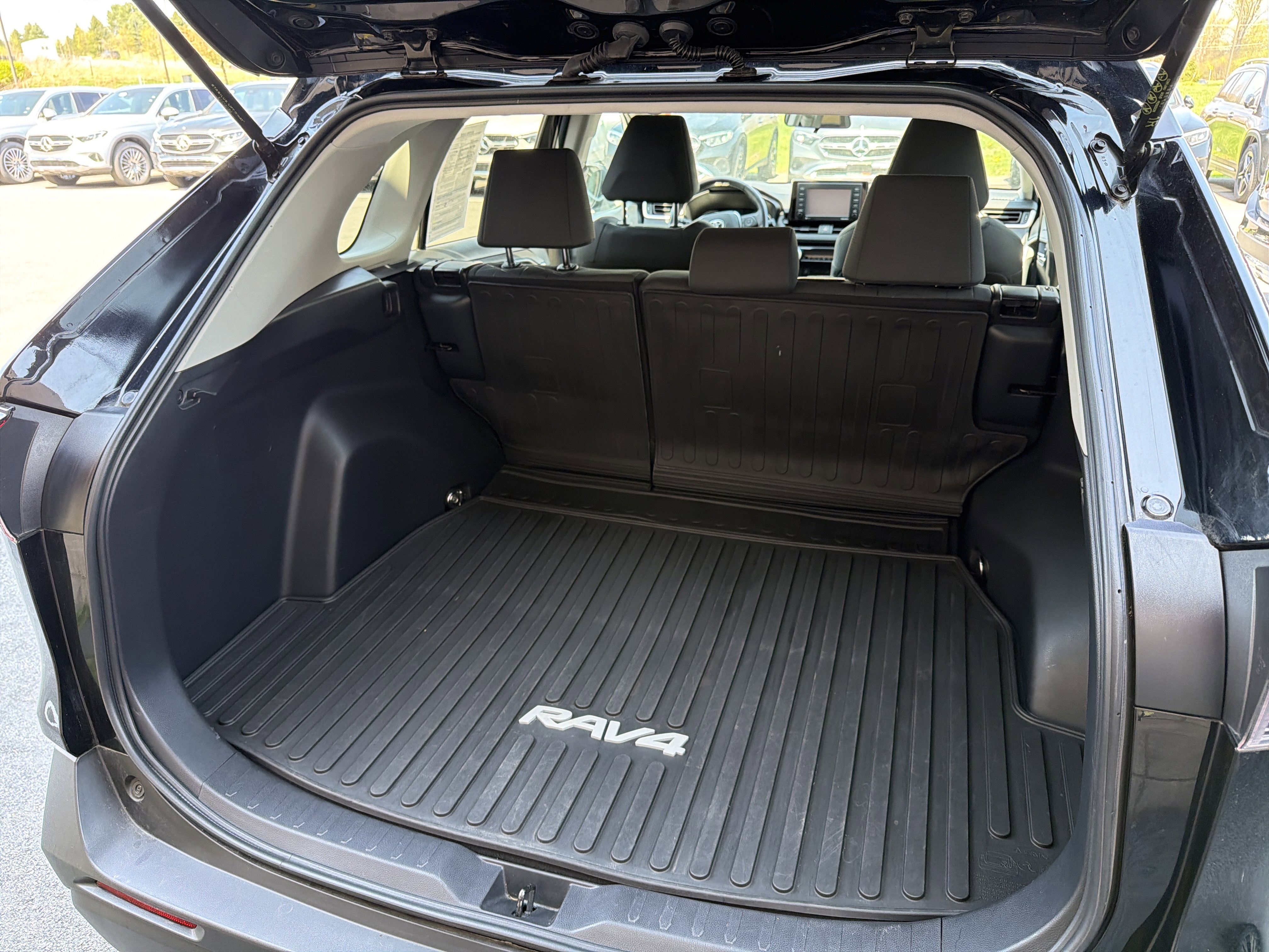 Used 2021 Toyota RAV4 XLE w/ XLE Grade Weather Package AWD/4WD image 24