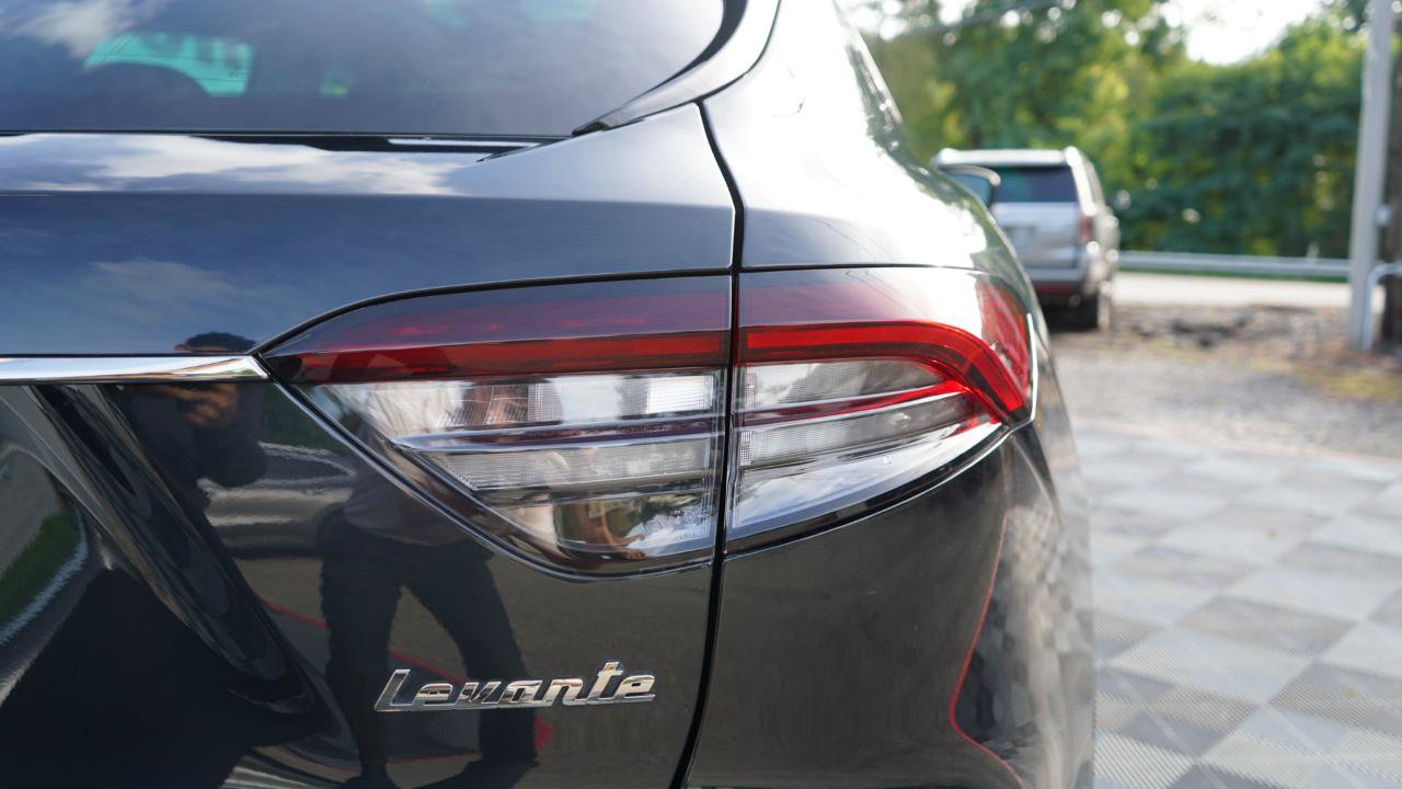 Used 2023 Maserati Levante Modena AWD/4WD image 17