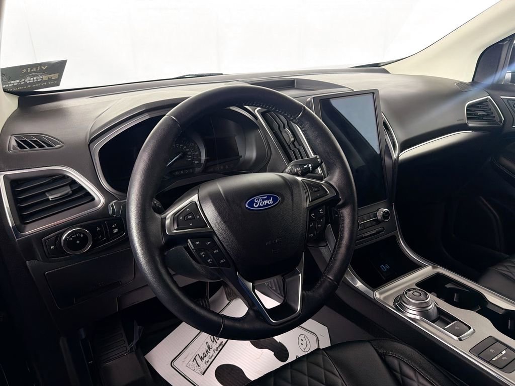 Used 2024 Ford Edge Titanium image 9