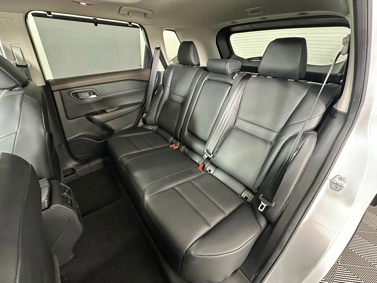 Used 2023 Nissan Rogue SV w/ SV Premium B Package image 31