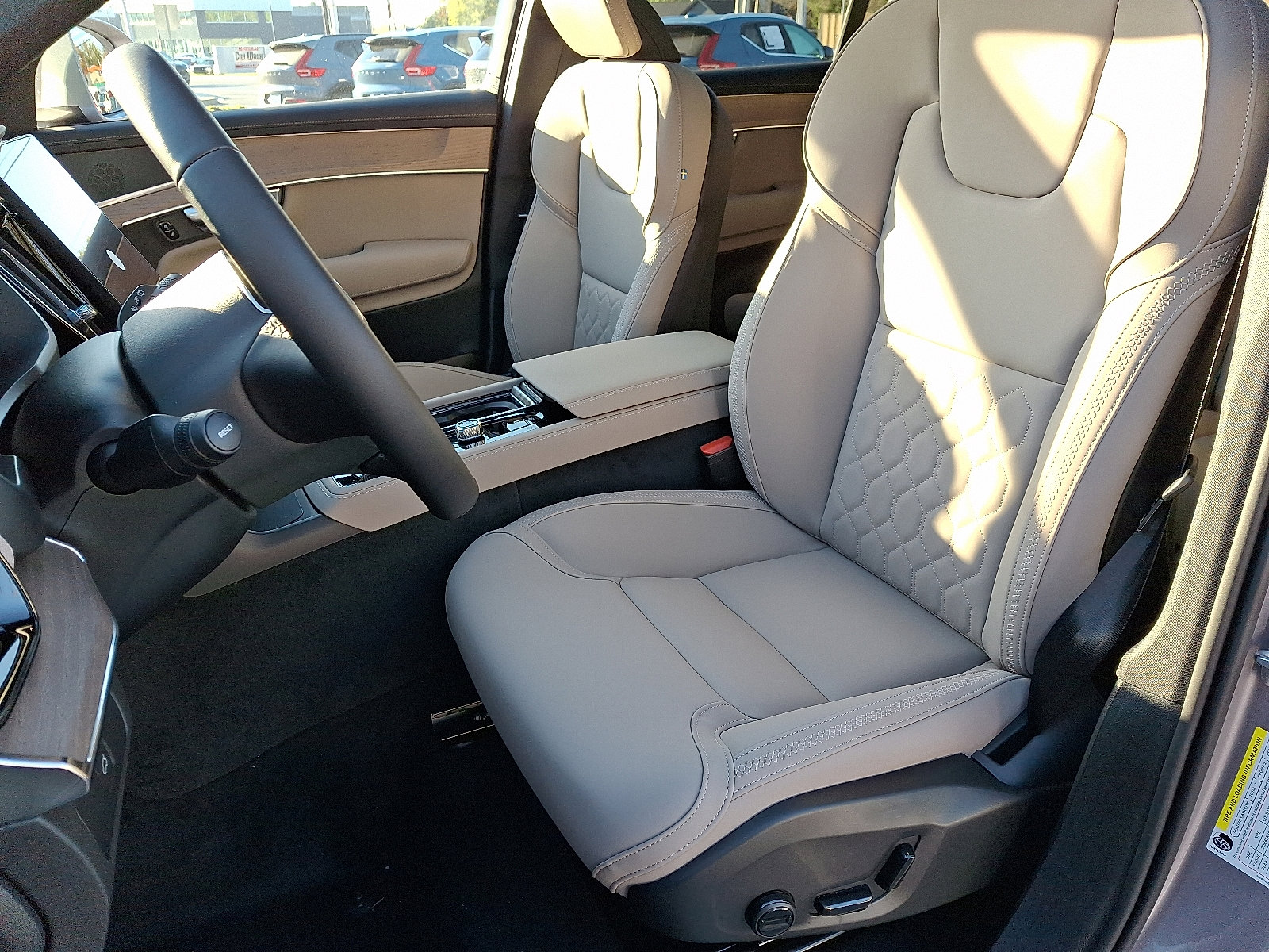 New 2026 Volvo XC90 B6 Core image 8