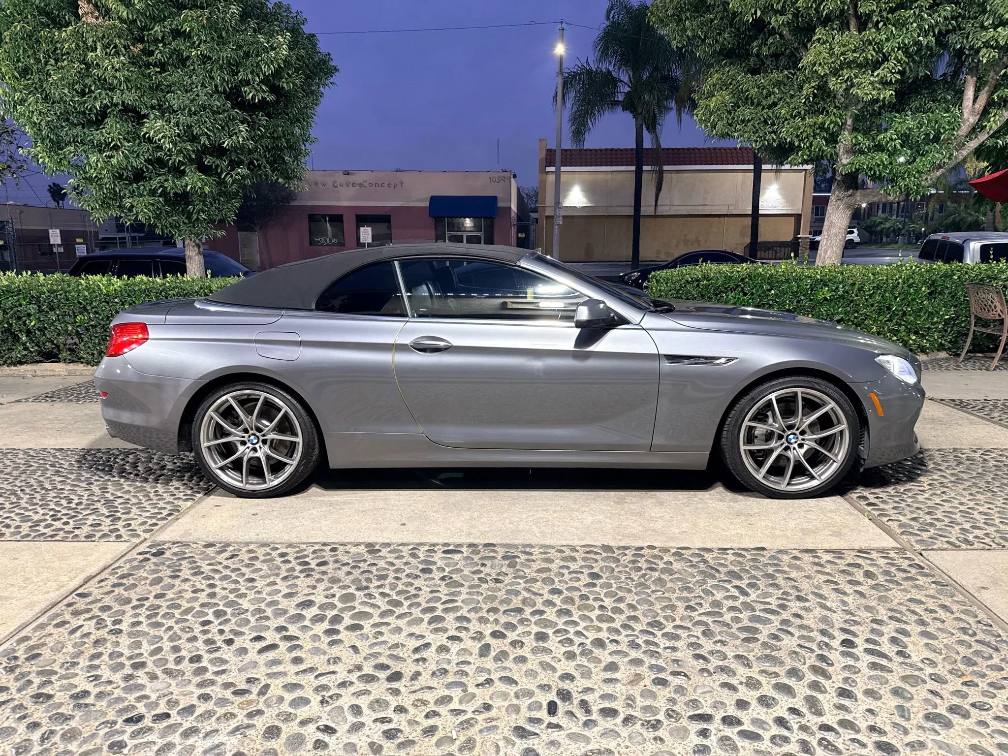 Used 2012 BMW 650i 650i Convertible 2D image 4
