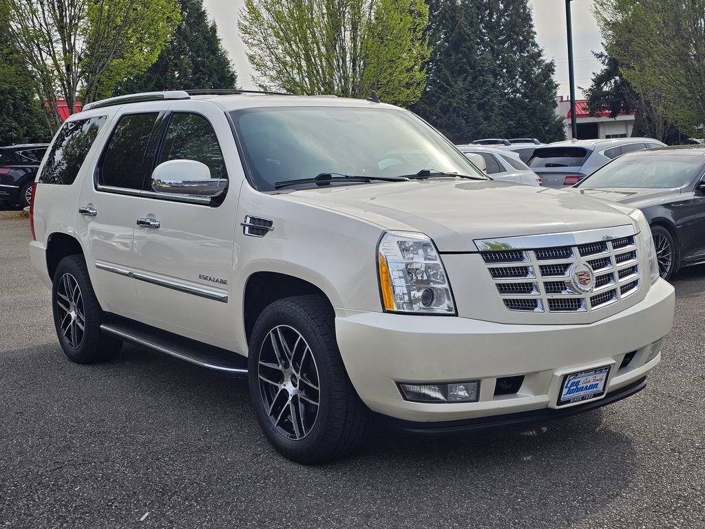 Used 2013 Cadillac Escalade Luxury AWD/4WD image 3