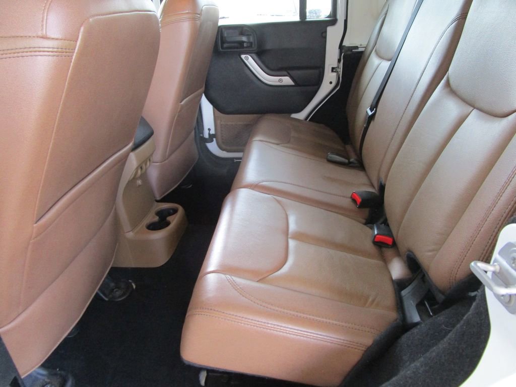 Used 2017 Jeep Wrangler Unlimited Sahara w/ Connectivity Group image 19