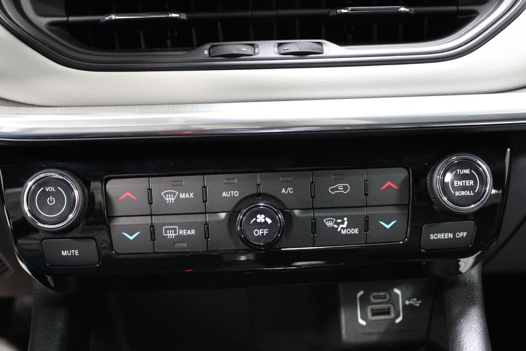 Used 2024 Jeep Compass Limited image 45