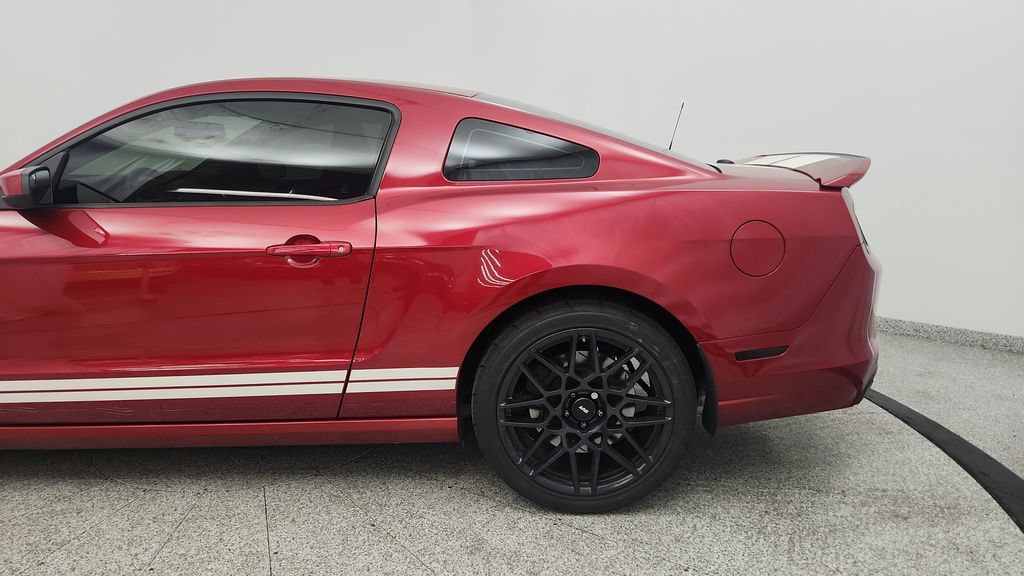 Used 2013 Ford Mustang Shelby GT500 RWD image 13