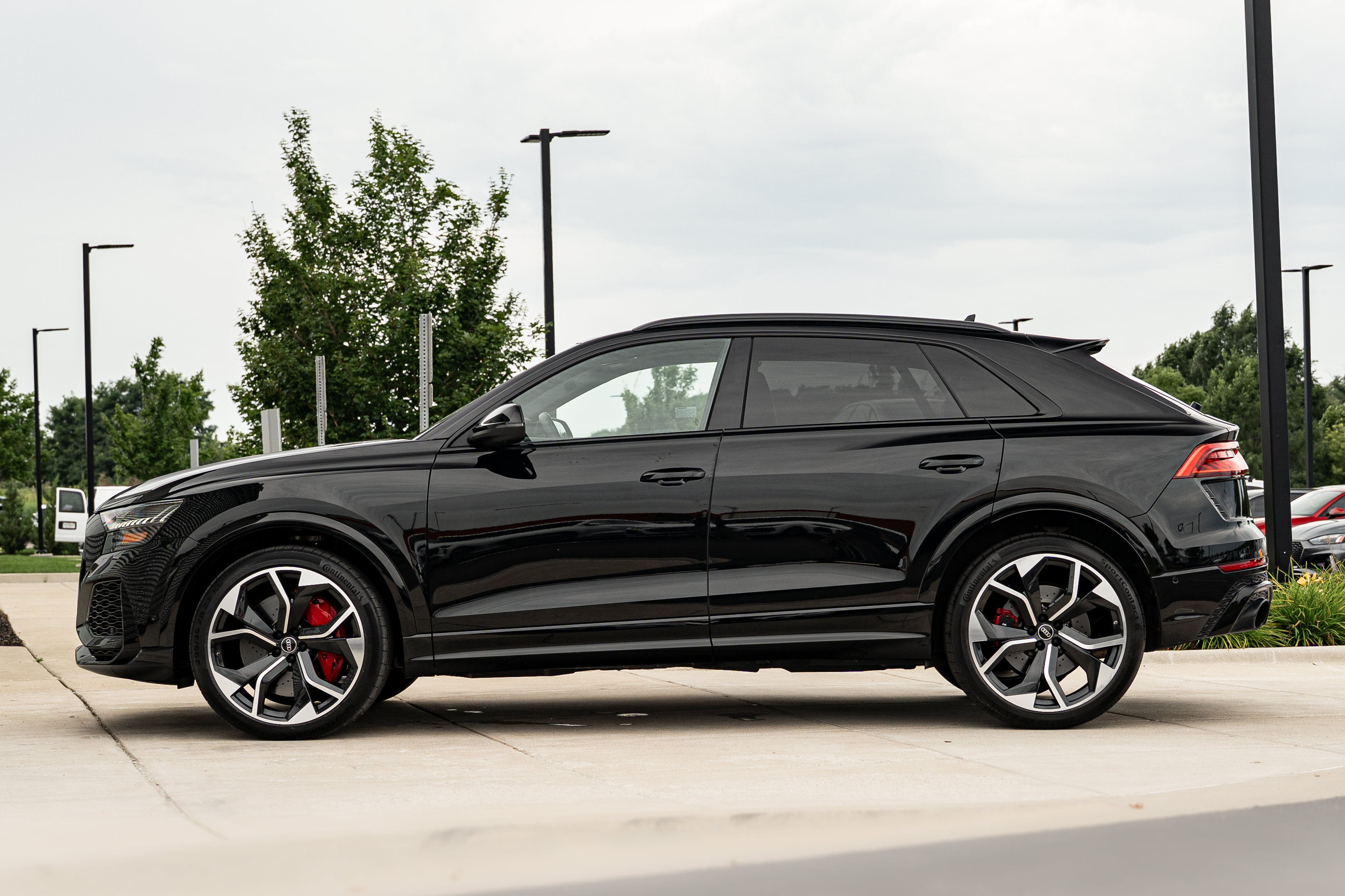 Certified 2024 Audi RS Q8 w/ Black Optic Package AWD/4WD image 6