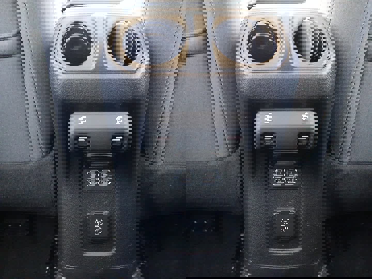 Used 2025 Jeep Wrangler Sahara image 69