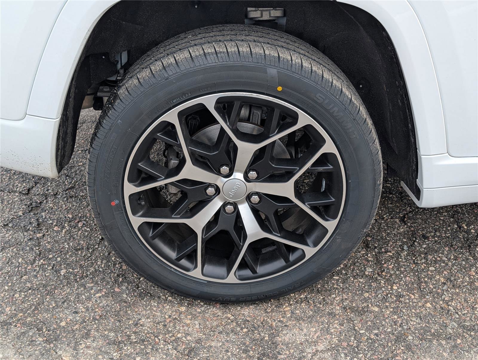 Used 2023 Jeep Grand Cherokee Summit image 9