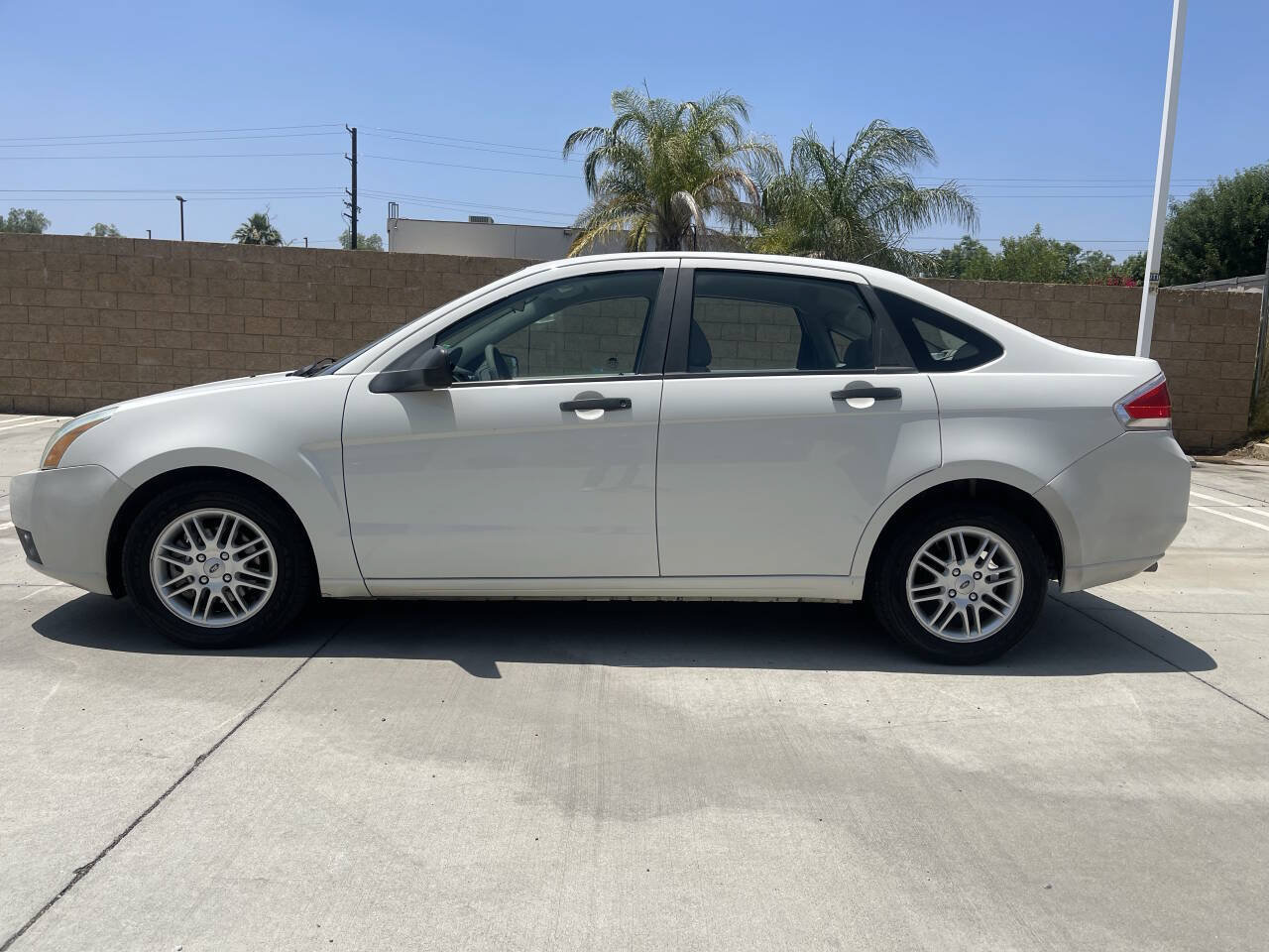 Used 2009 Ford Focus SE FWD image 3