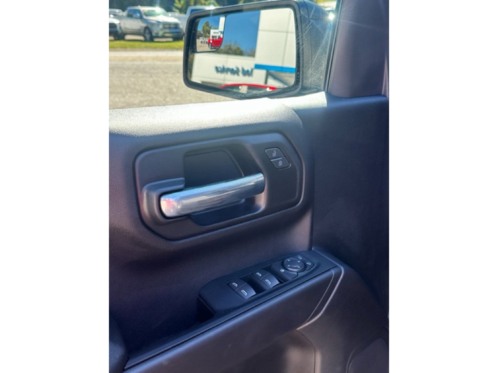 Used 2025 Chevrolet Silverado 1500 Custom Trail Boss w/ LPO, Dark Essentials Package image 7