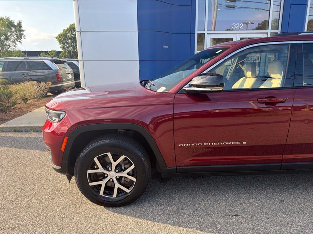 Used 2023 Jeep Grand Cherokee L Limited AWD/4WD image 2