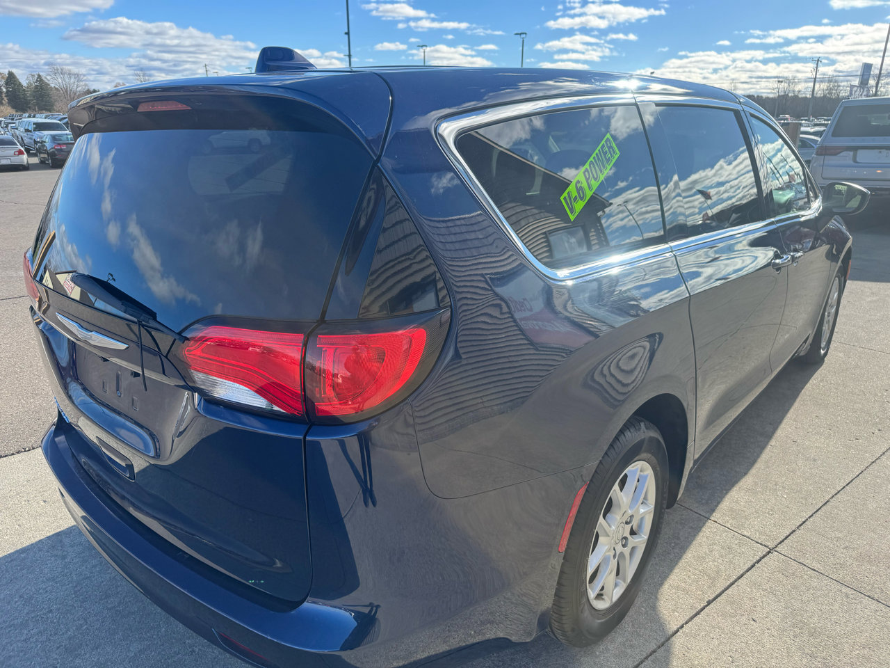 Used 2017 Chrysler Pacifica Touring image 5