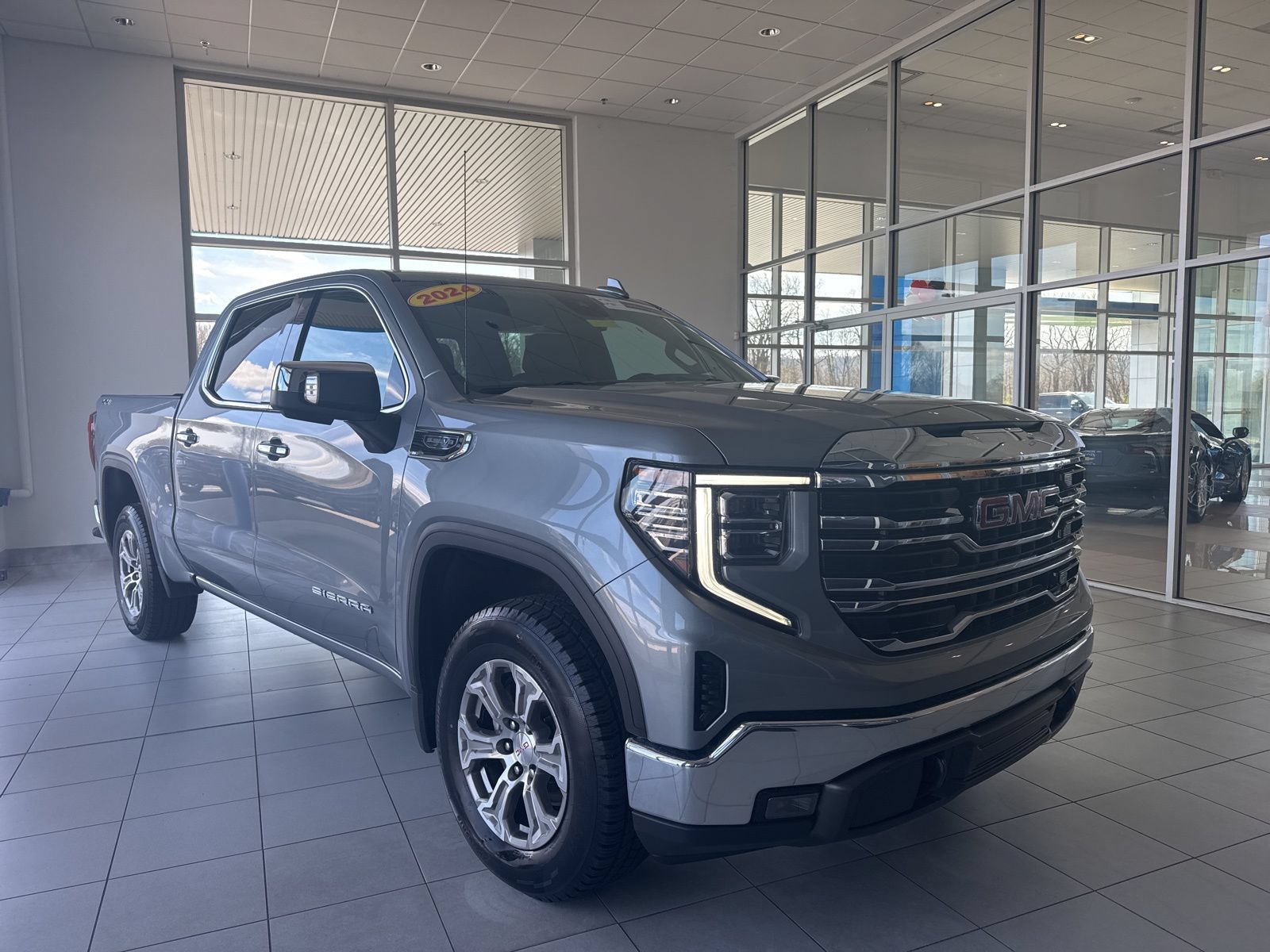 Used 2024 GMC Sierra 1500 SLT AWD/4WD image 3
