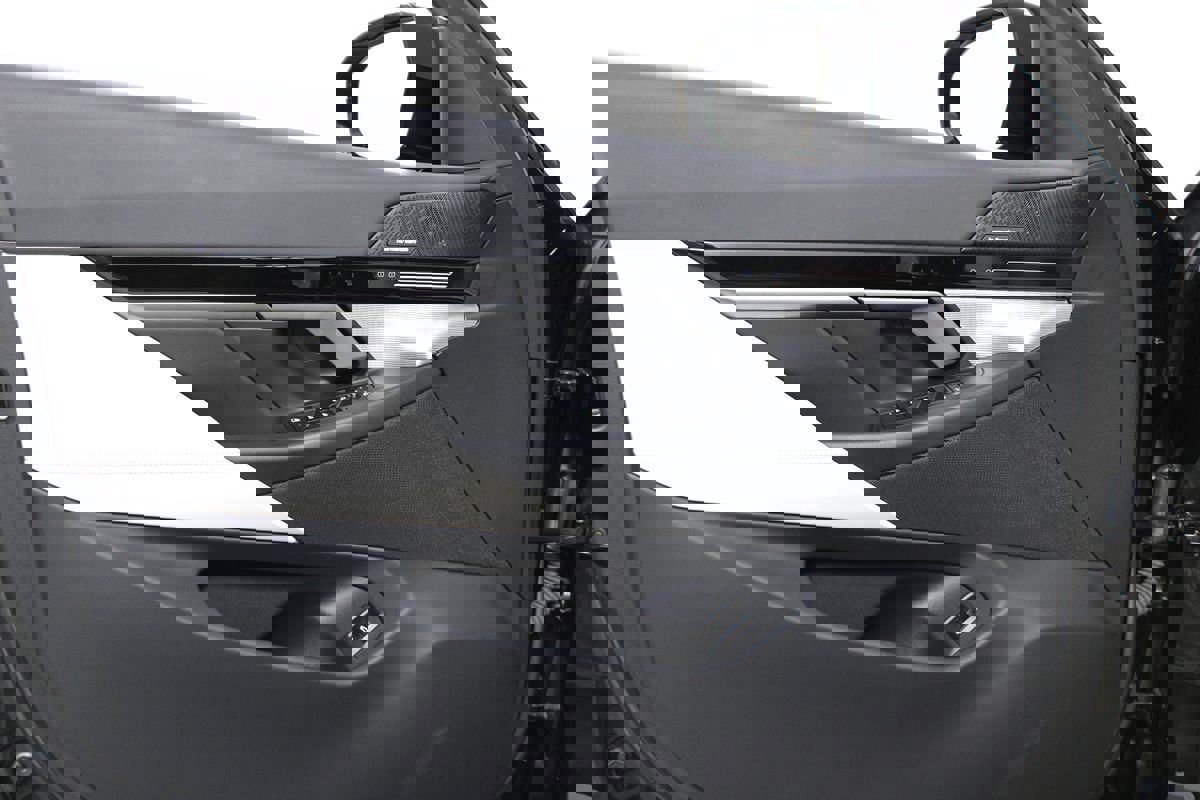 Used 2024 BMW 530i w/ M Sport Package image 6