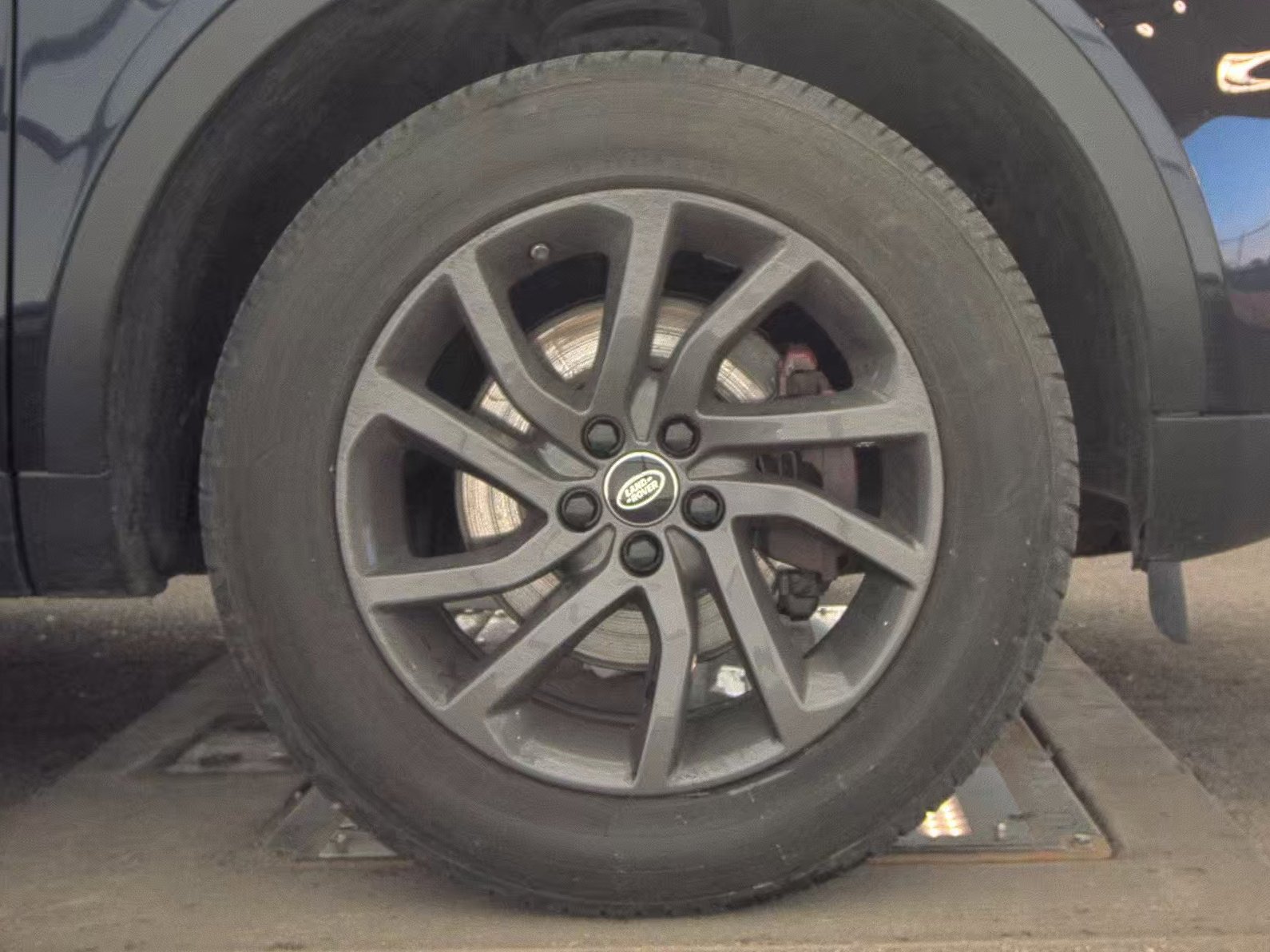 Used 2019 Land Rover Discovery Sport HSE image 14