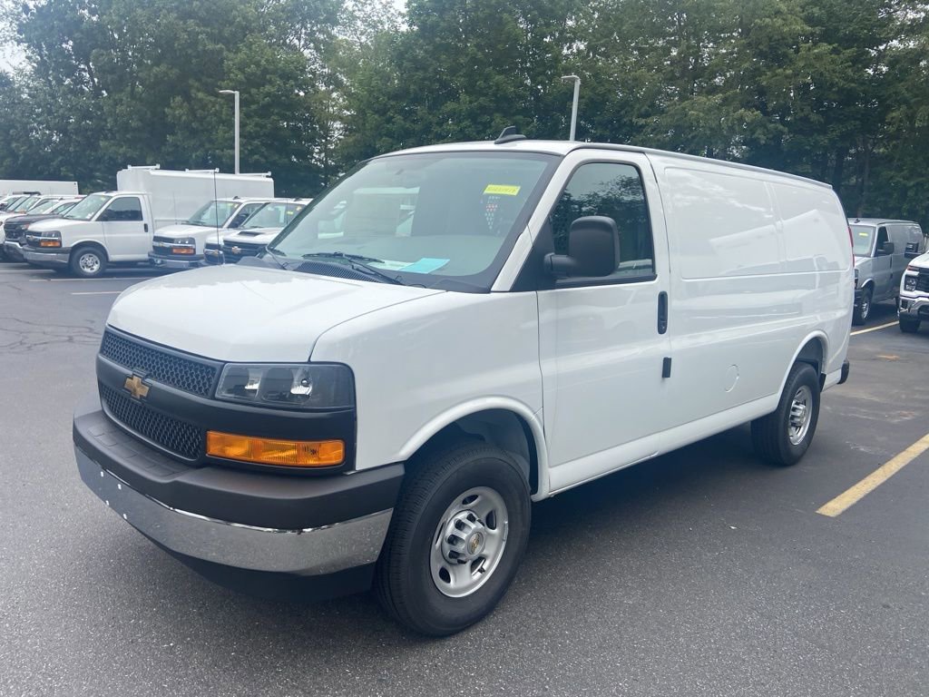 New 2025 Chevrolet Express 2500 Work Van w/ Driver Convenience Package video 2