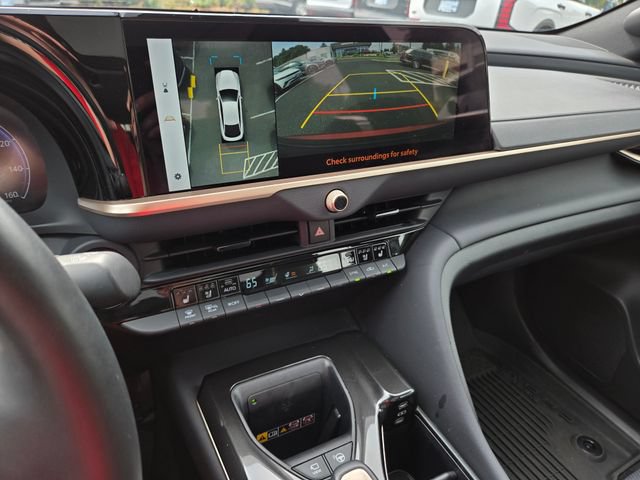 Used 2025 Toyota Crown Platinum AWD/4WD image 7