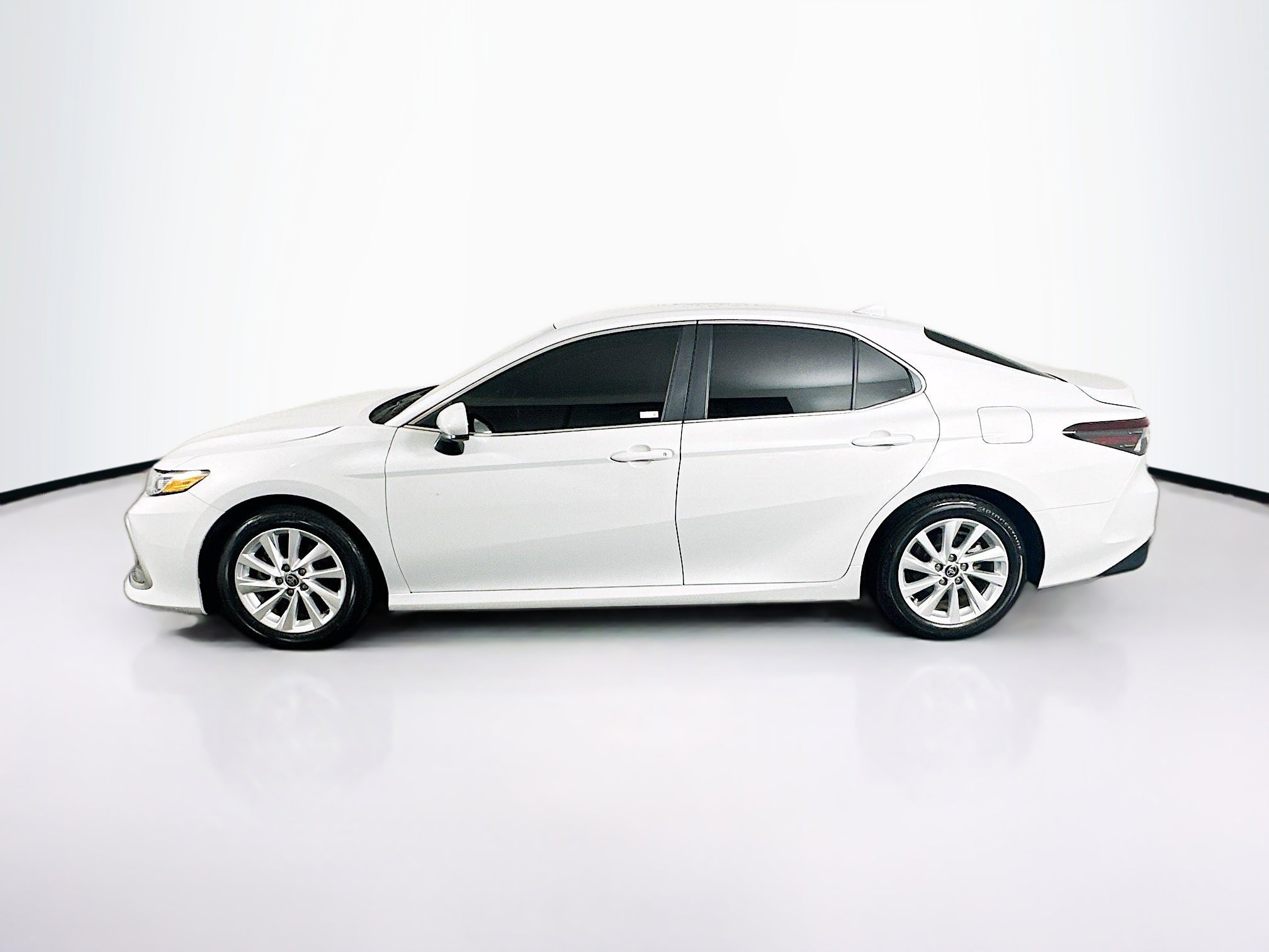 Used 2024 Toyota Camry LE FWD image 4