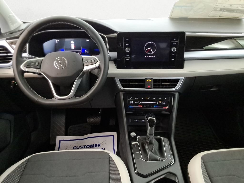 Used 2025 Volkswagen Taos SE image 9