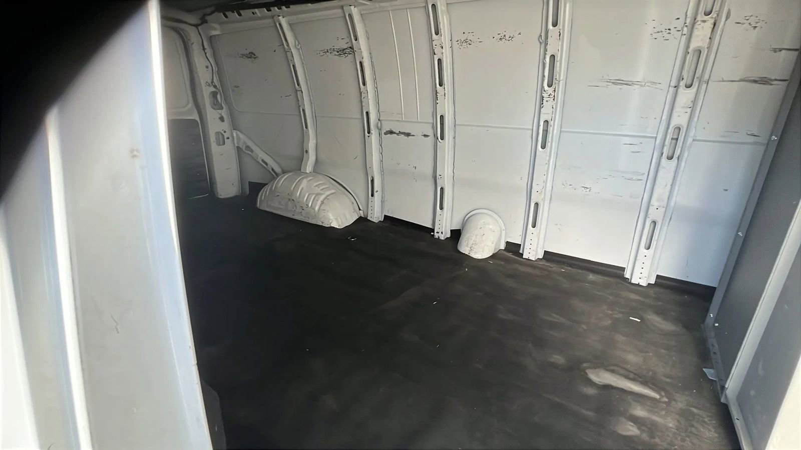 Used 2023 GMC Savana 2500 Extended image 20