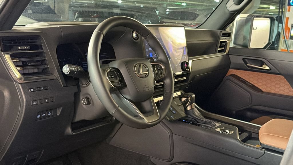 Used 2024 Lexus GX 550 w/ Accessory Package (Z1) AWD/4WD image 23